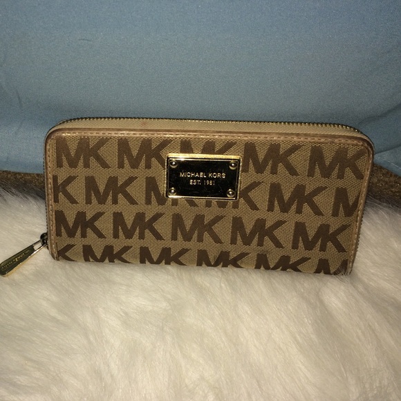 Michael Kors Handbags - Michael Kors wallet