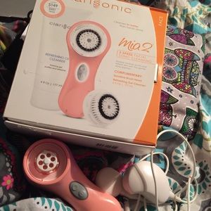 Clarisonic facial cleansing brush