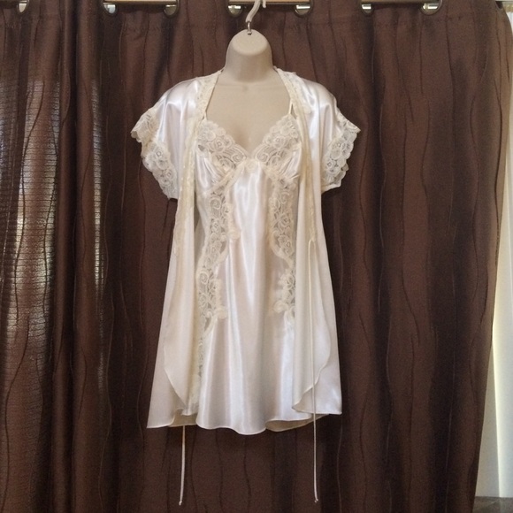 🎀 Beautiful Cream/ White Satin  lingerie🎀