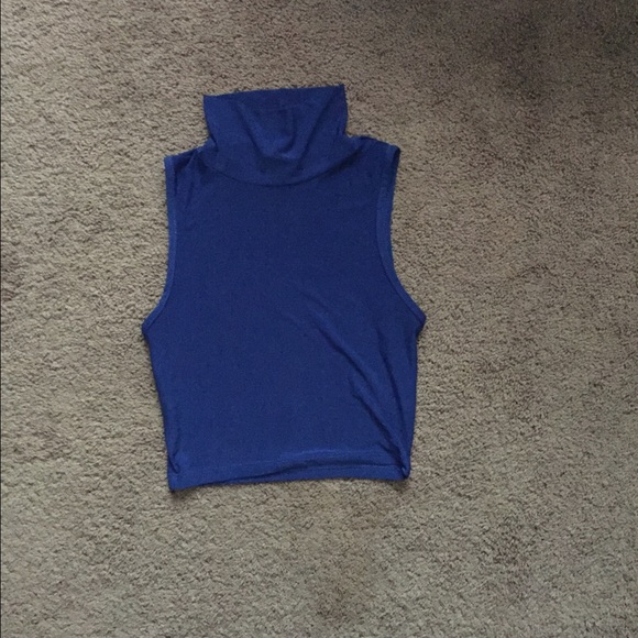 TURTLE NECK CROP TOP