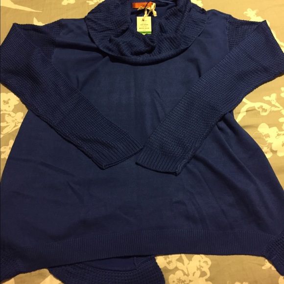 For Courtney 💕Mystic blue top💕 - Picture 3 of 4