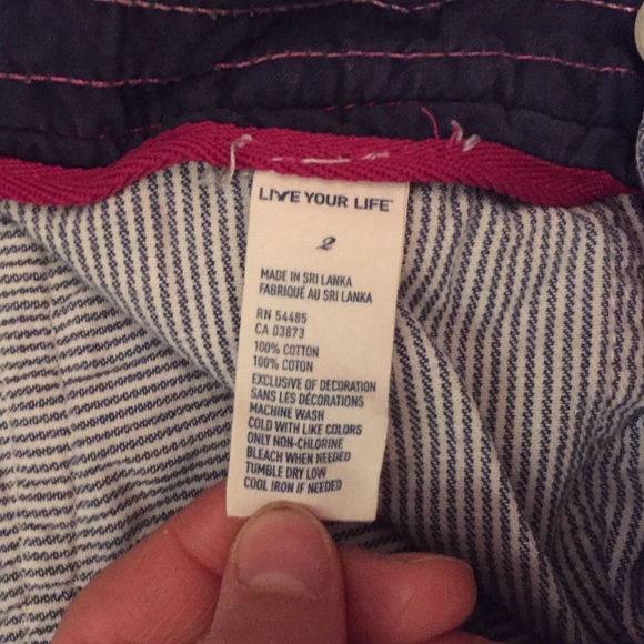 American Eagle Shorts - Picture 2 of 3