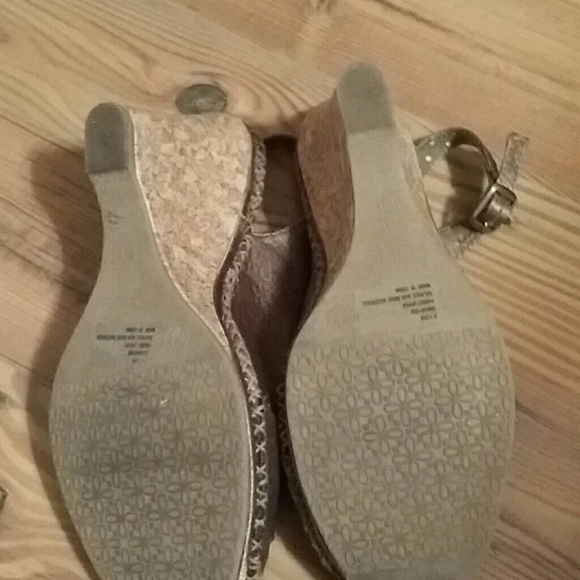 Shoes - Picture 4 of 4