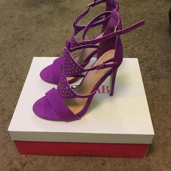 Name: Gloria Brand new nerve worn - Picture 2 of 3