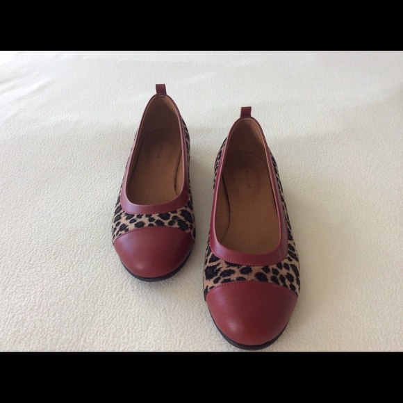 Flat shoes - Picture 2 of 4