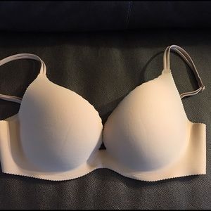 2) Victoria's Secret 34C  Angels Secret Embrace