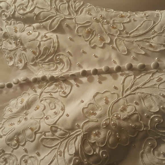 Wedding gown - Picture 2 of 4