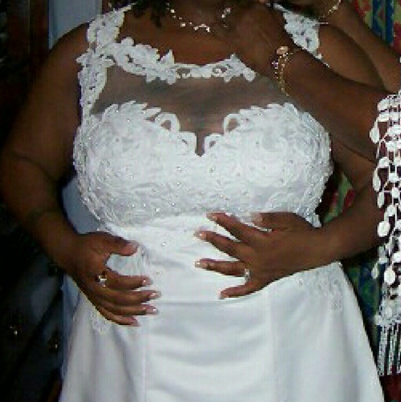 Wedding gown - Picture 3 of 4