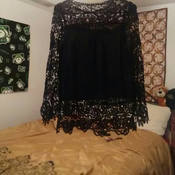 Vintage Black Sheer Long Sleeved Lace Top