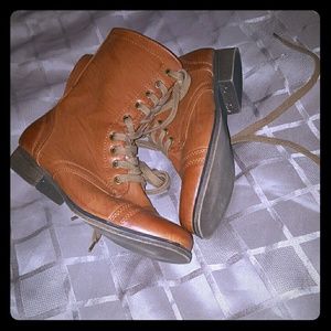 Combat boots