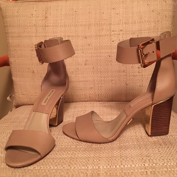The buckle...please!! So fab!