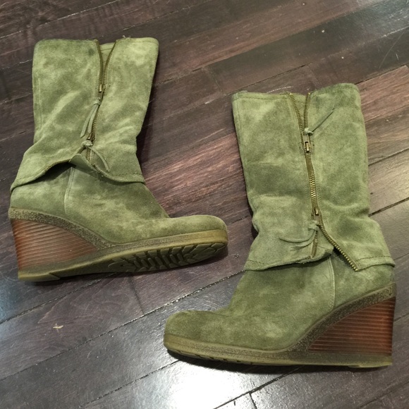 Suede wedged boots