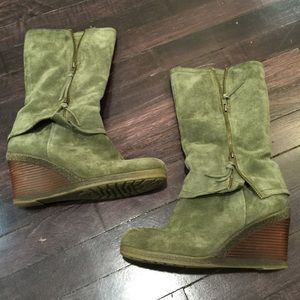 Suede wedged boots