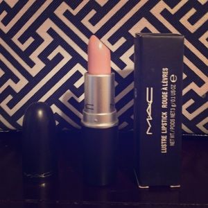 Mac lipstick! Color: pretty please