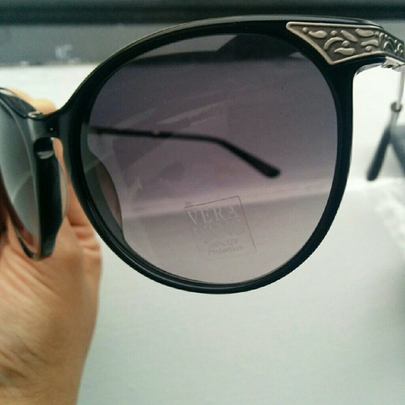 New Vera Wang cat-eye embellished Sunglasses - Picture 4 of 4