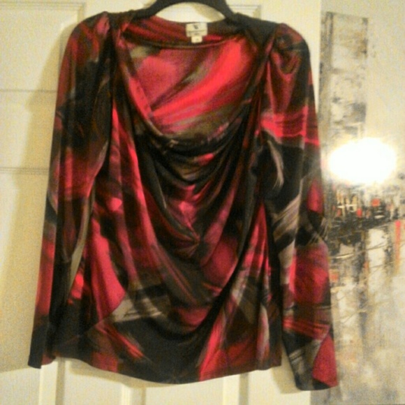 Pretty color burst cowl neckshirt