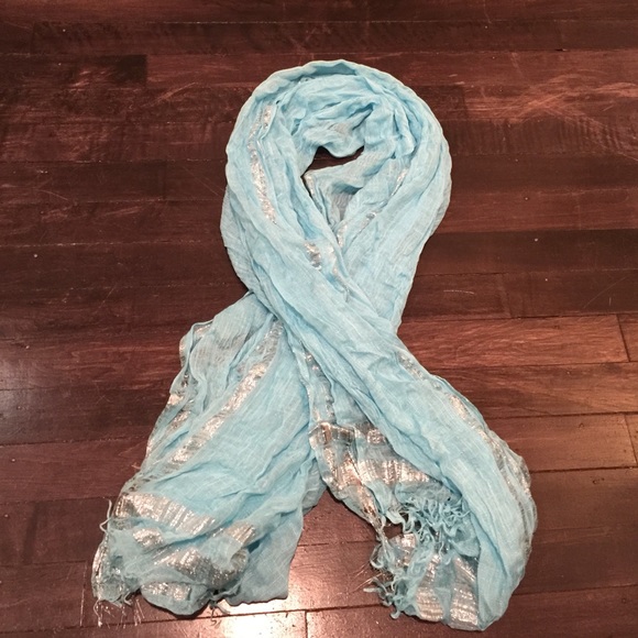Light blue scarf