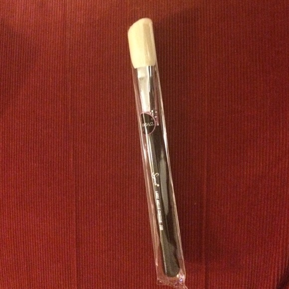 BRAND NEW Sigma Large Angled Contour E40 brush.