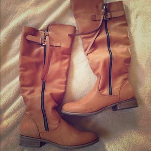SALE! NIB camel / tan riding boot