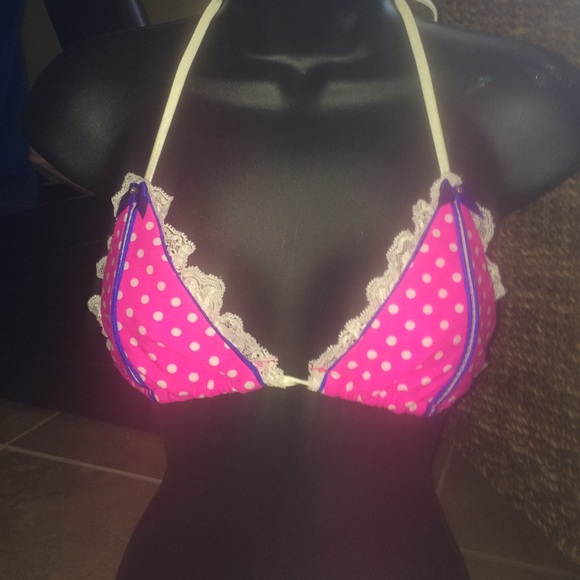 Beach Bunny New Bikini Top (M)