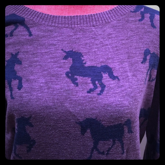 EUC PURPLE 🦄 SWEATER.  NAVY 🦄 UNICORNS  🦄🦄🦄💜