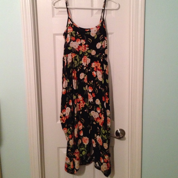 FLORAL DRESS! - Picture 1 of 3