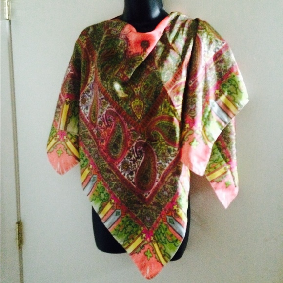 Beautiful colorful scarf with a slit in the middle - Picture 2 of 4