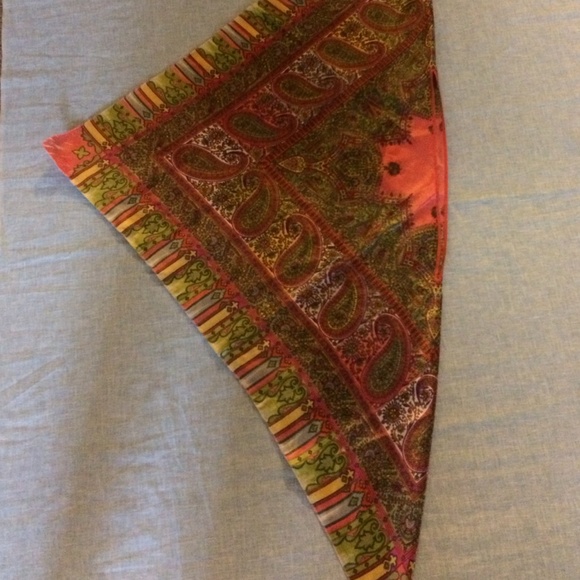 Beautiful colorful scarf with a slit in the middle - Picture 4 of 4