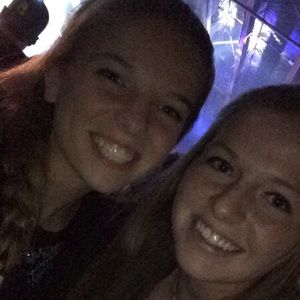 Meet your Posher, Elizabeth