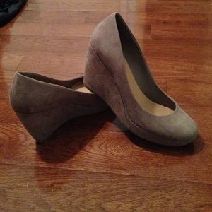 GREY SUEDE WEDGES