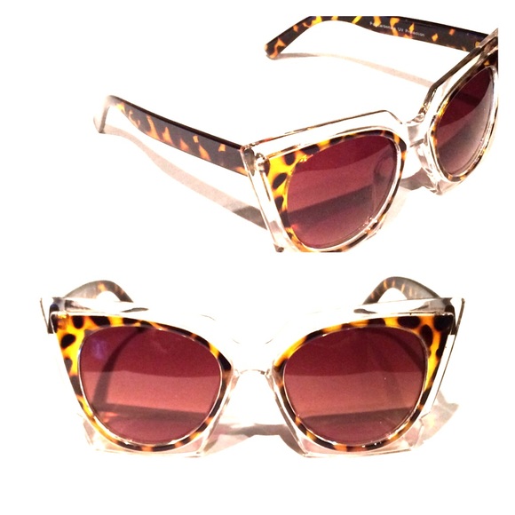 Cat eye frame sunglasses