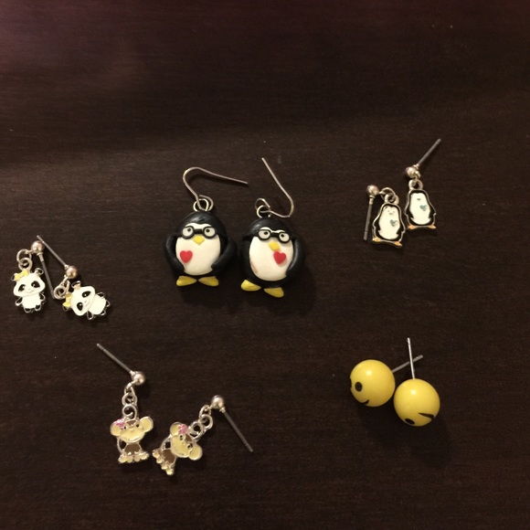 ❌SOLD❌Claire's earrings bundle