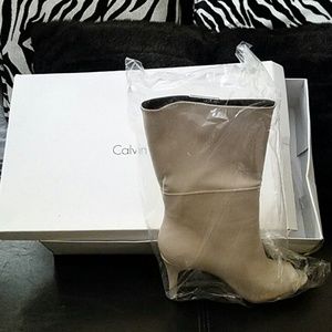 Boots, peep-toe