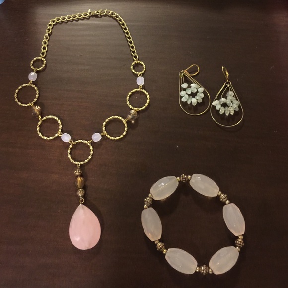 Avon pink and gold necklace bracelet earrings set