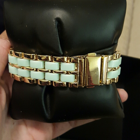 Watch - Picture 2 of 3