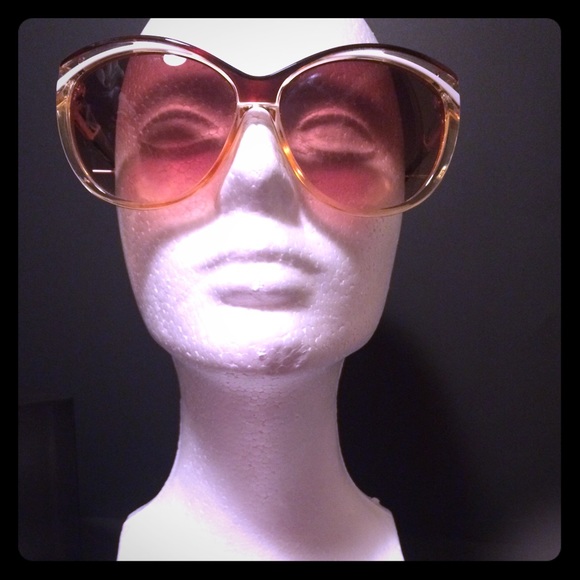 Cat eye frame sunglasses