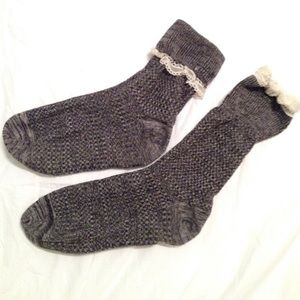 GRAY SOCKS WITH CREAM FRILLS