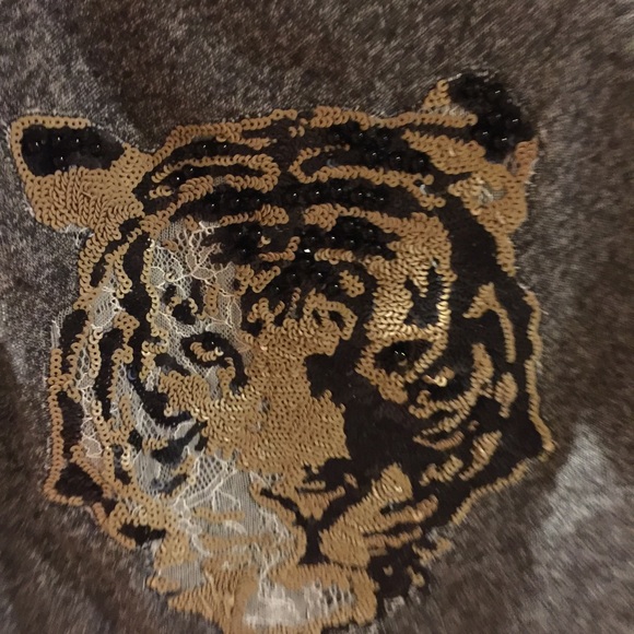 Express tiger sequin crop crew