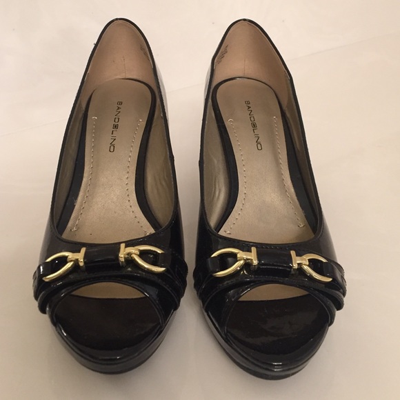 NWOT Bandolino patent leather peep toe pumps sz 6M