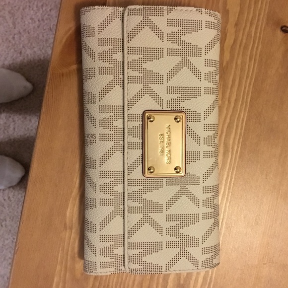 Michael Kors vanilla checkbook wallet