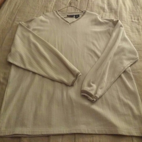 Faded Glory. V-neck lightweight sweater