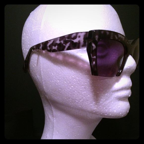 Cut frame black and silver