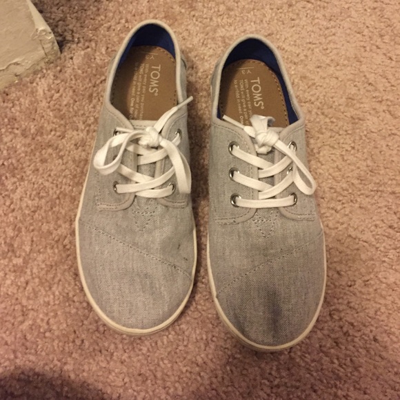 New Gray toms worn once