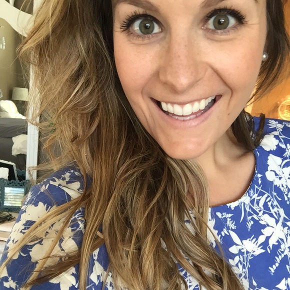 Meet your Posher, Carly - Picture 2 of 4