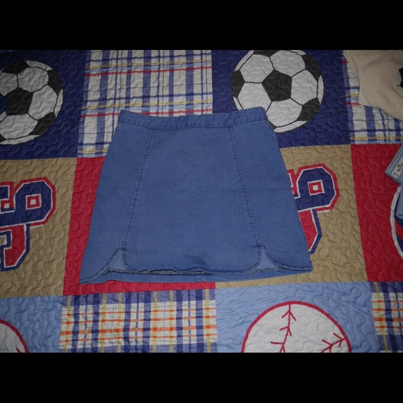 Brandy Melville Raquel Skirt