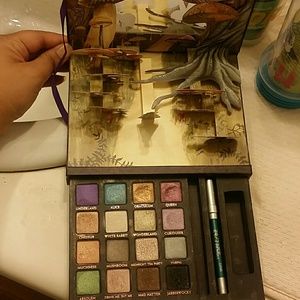 Urban decay Alice in Wonderland palette