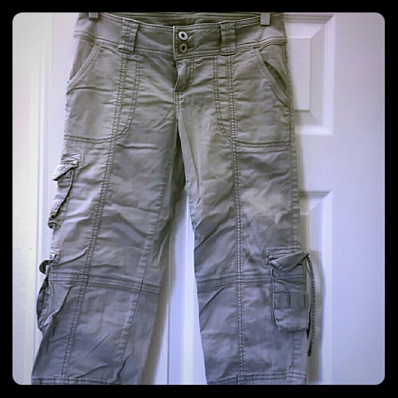 Super cute Guess capris