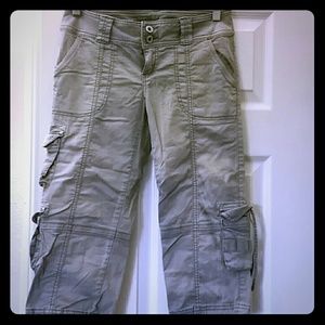 Super cute Guess capris