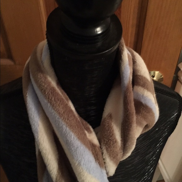 Scarf - Picture 2 of 3