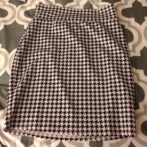 Houndstooth pencil skirt